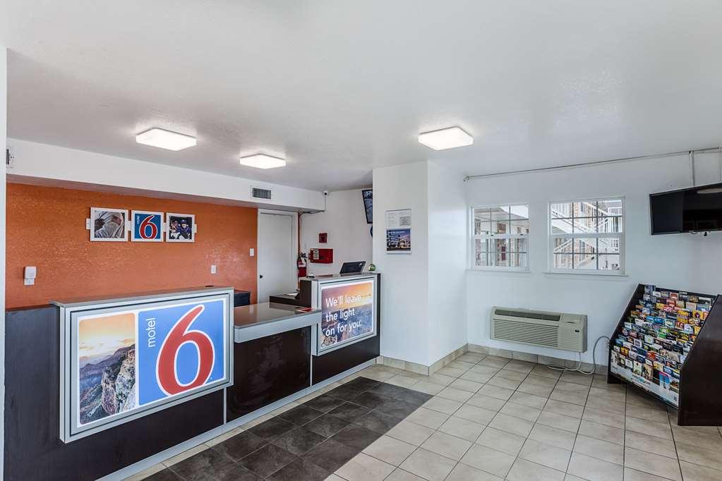 Motel 6 Fort Worth - Northside Интерьер фото