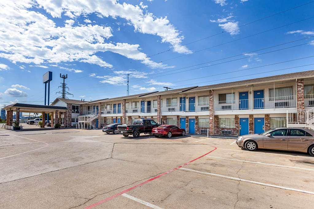 Motel 6 Fort Worth - Northside Экстерьер фото