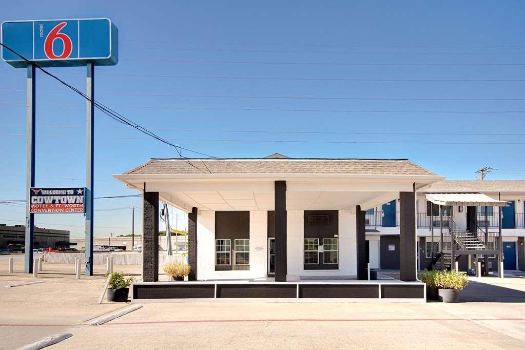 Motel 6 Fort Worth - Northside Экстерьер фото