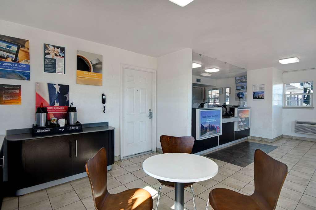 Motel 6 Fort Worth - Northside Экстерьер фото