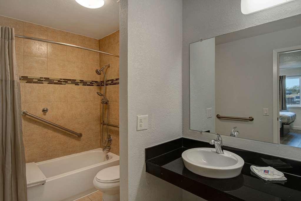 Motel 6 Fort Worth - Northside Экстерьер фото