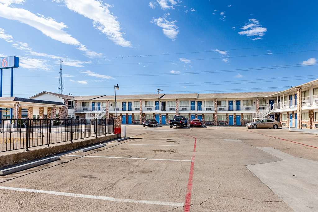 Motel 6 Fort Worth - Northside Экстерьер фото