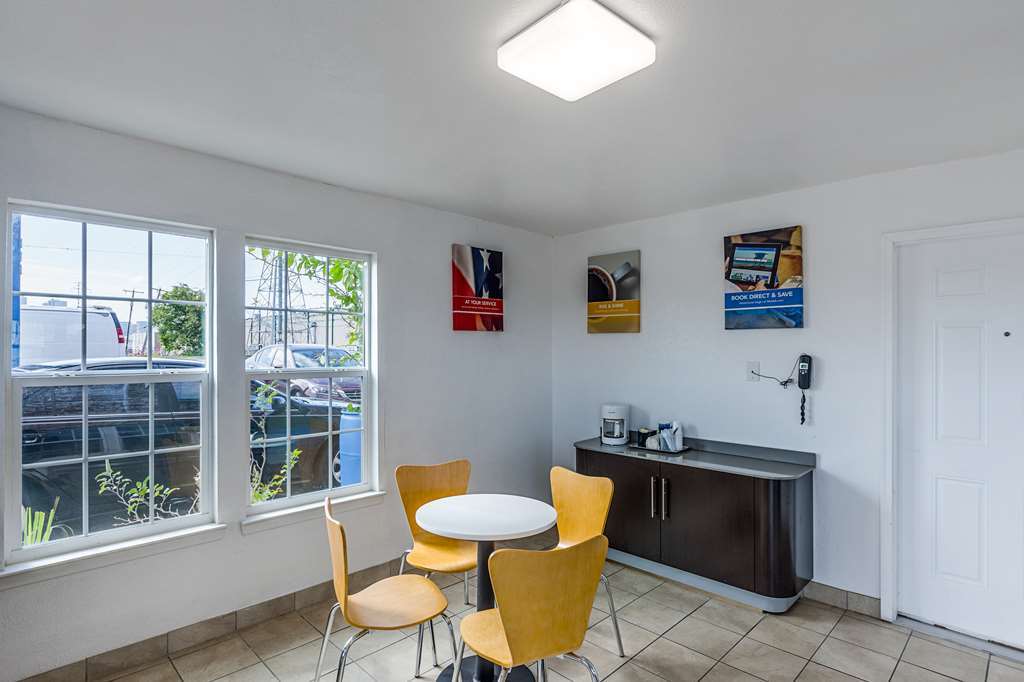 Motel 6 Fort Worth - Northside Интерьер фото